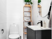 Yläkerran wc.