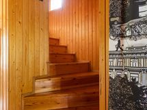 Raput alakertaan saunalle ja takkahuoneeseen