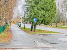 Lähin bussipysäkki on ihan taloa vastapäätä.