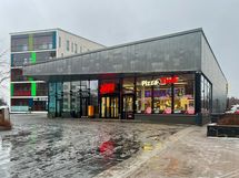 Lähikauppa ihan vieressä.