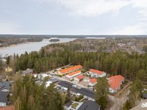 Kiva sijainti ja uimarannalle pääsee kävellen tai pyörällä.