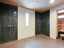 Todella tilava pesuhuone.