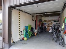 Huoneistoon kuuluva autotalli