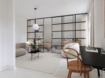 Lasikehikkoseinä on virtuaalisesti kalustettu.