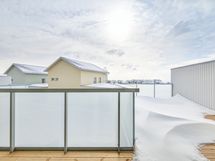 Kuvat asunnosta F10 (peilikuva ja sävyeroja)