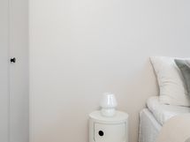 Makuuhuoneessa kaapistot