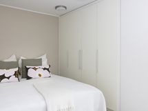 Alakerran makuuhuone