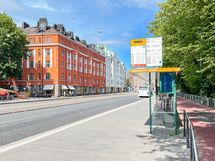 Alueelta erinomaiset kulkuyhteydet niin metrolla, busseilla kuin ratikoillakin!