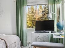 Alakerran makuuhuone