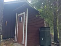 kuivakäymälä ja kompostori