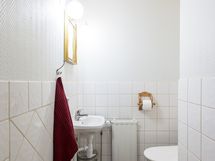 Yläkerran wc (2 wc yht. yläkerrassa)