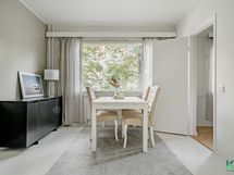 Ruokailuhuone/Työhuone