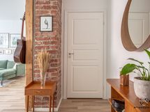 Sisääntulo huokuu historiaa – tiiliseinä luo luonnetta