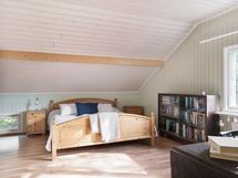 Yläkerran makuuhuone 1