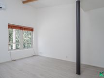 Yläkerran TV-tila/mh