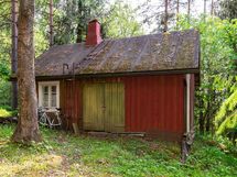 Piharakennus, jossa sauna, liiteri, wc ja maakellari
