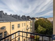 Tuuletusparveke asunnon vieressä (ei kuulu asuntoon)