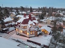 jugendkaunotar Villa Tuglas sekä erillinen ateljé rakennus