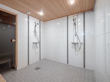 Alakerran kylpyhuone