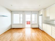 Kolmannen kerroksen koti, omalla saunalla ja isolla lasitetulla parvekkeella!