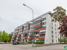 Uudehko taloyhtiö monipuolisten palveluiden lähellä