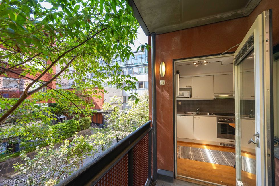 Parveke sisäpihalle