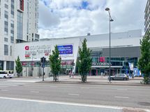 Kauppakeskus Iso Omena ja metroasema on n. 900m päässä.