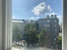 ikkunanäkymää keittiöstä