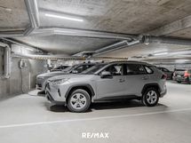 Mahdollisuus ostaa autopaikka autohallista, johon voi hankkia myös sähköautonlatauspistokkeen.