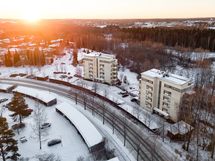 Taloyhtiö on omalla tontilla ja velaton.