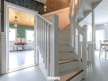 Portaat yläkertaan