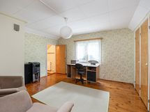 Yläkerran makuuhuone 2