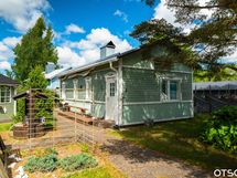 Piharakennus, jossa mm. sauna.