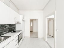 Keittiöön mahtuu pieni ruokapöytä