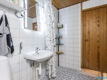 Kylpyhuone / 2. wc
