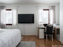 Makuuhuone 1 on jaettavissa kahdeksi erilliseksi makuuhuoneeksi