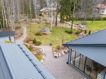 Ilmakuva takapihan suuntaan