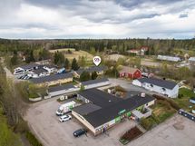 Ympäristöä, Kaiharin kyläkauppa aivan vieressä