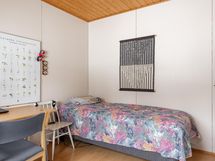 Yläkerran makuuhuone 2