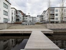 Sijainti Kallaveden rannalla.