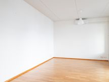 Koko asunnossa hyväkuntoinen parketti.