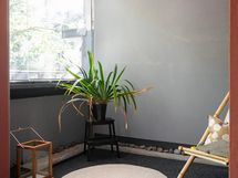 Parvekkeen takaosaan teet viihtyisän oleskelualueen ja...