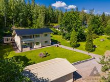 Tilaa ja aurinkoa - tule tutustumaan Hollolan kirkolle !