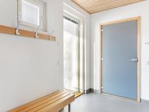 taloyhtiön saunan pukuhuoneesta käynti terssille