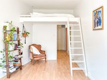 Erillinen parvi huoneeseen paljon tilaa