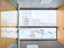 Lemmikit ovat tervetulleita tähän kotiin. Näkymät ovat länteen päin.