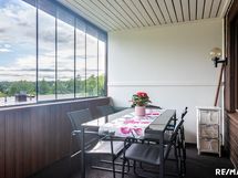 Parveke, pääsy olohuoneesta