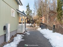 Latauspiste sähköautolle