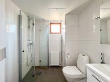 Kylpyhuone on peruskorjattu putkiremontin yhteydessä.