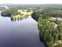 Asunto-osakeyhtiö sijaitsee vesistön läheisyydessä